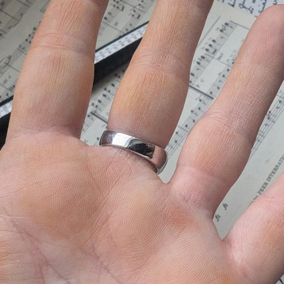 Bold Silver Ring with Gemstone and Textured Band - Picture 4 of 9